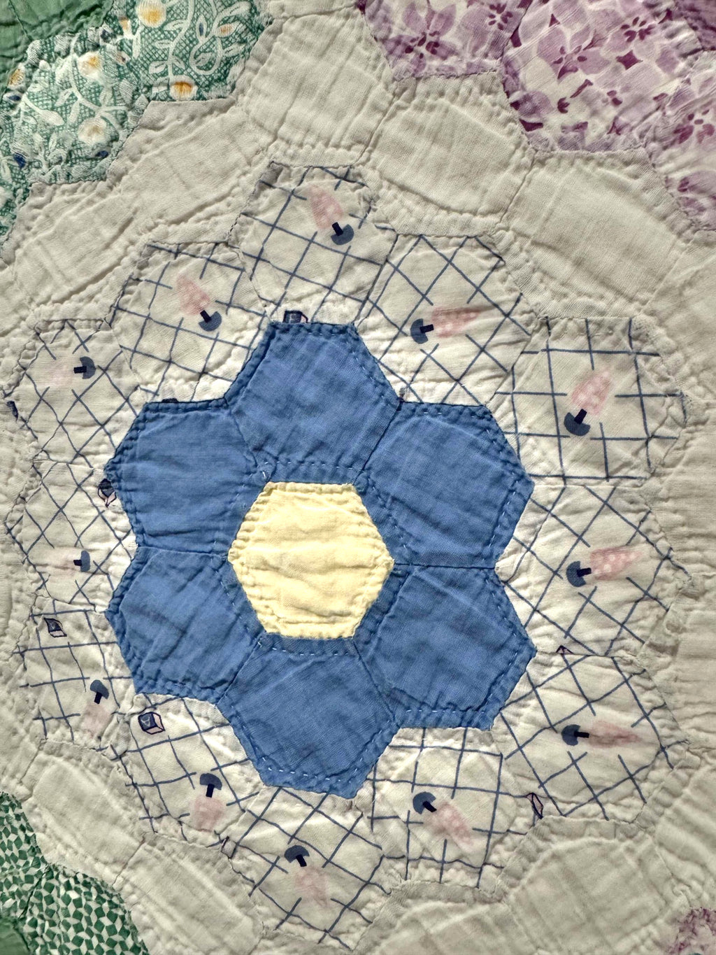 **SOLD Vintage Quilt Grandmother's Flower Garden SOLD**