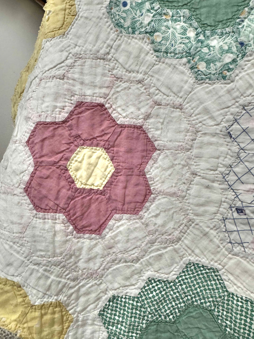 **SOLD Vintage Quilt Grandmother's Flower Garden SOLD**
