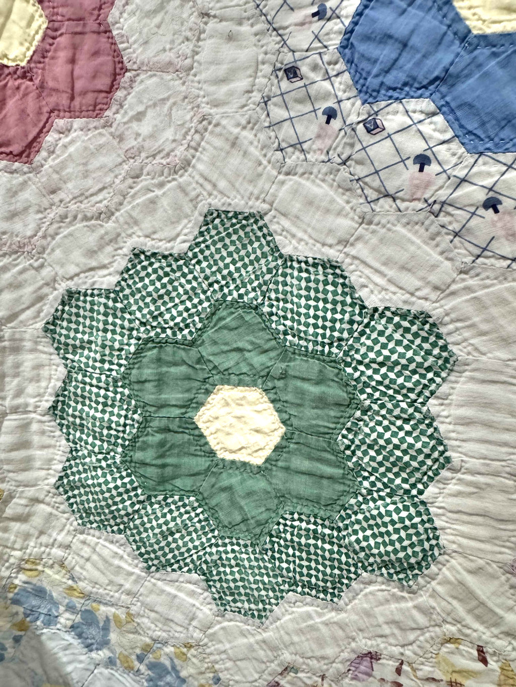 **SOLD Vintage Quilt Grandmother's Flower Garden SOLD**