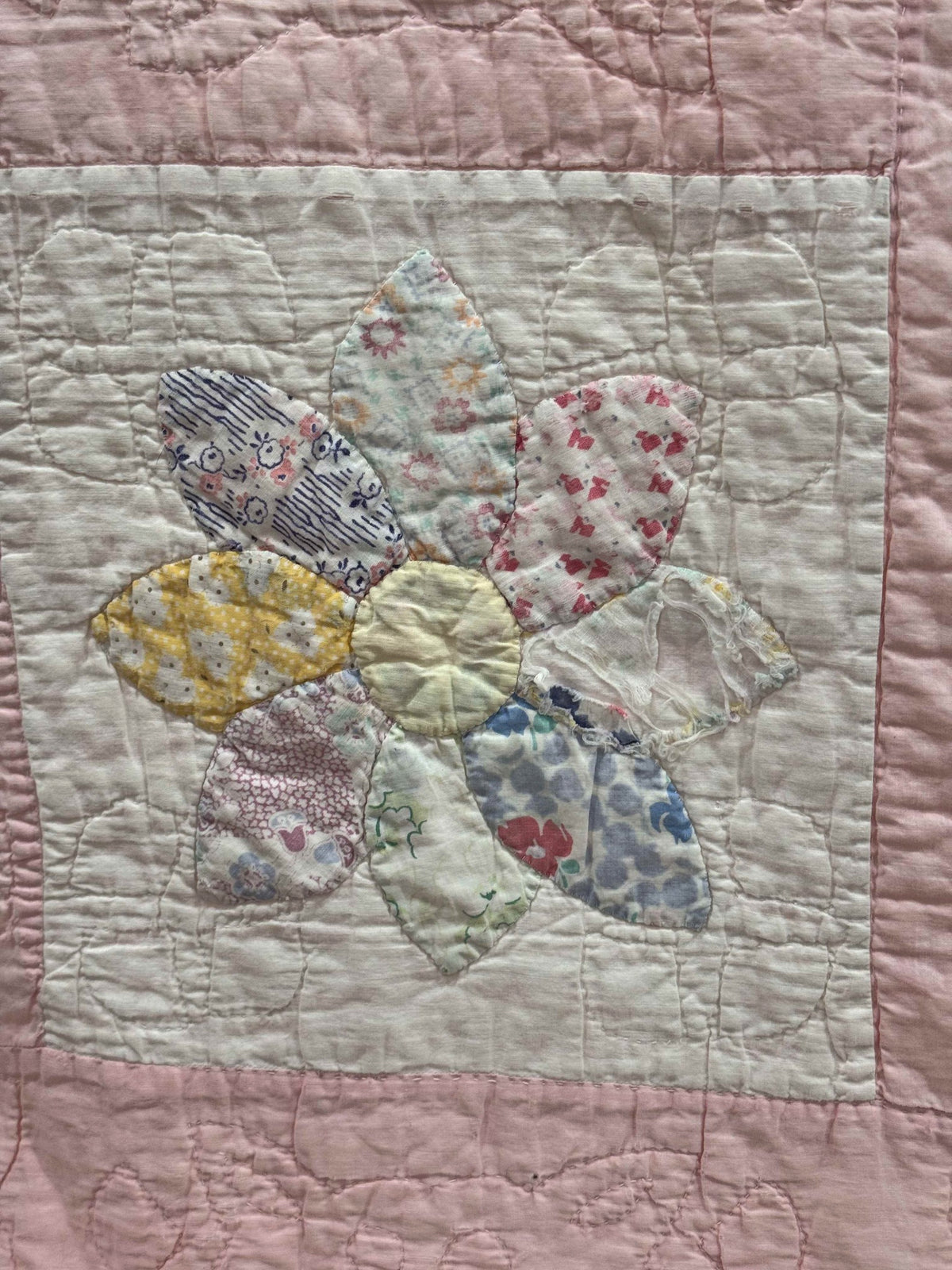 **SOLD Vintage Quilt Friendship Dahlia Variation SOLD**