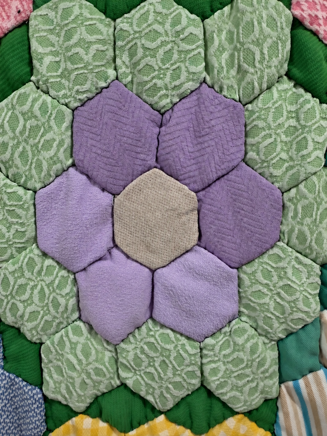 Vintage Quilt Polyester Grandmother's Flower Garden
