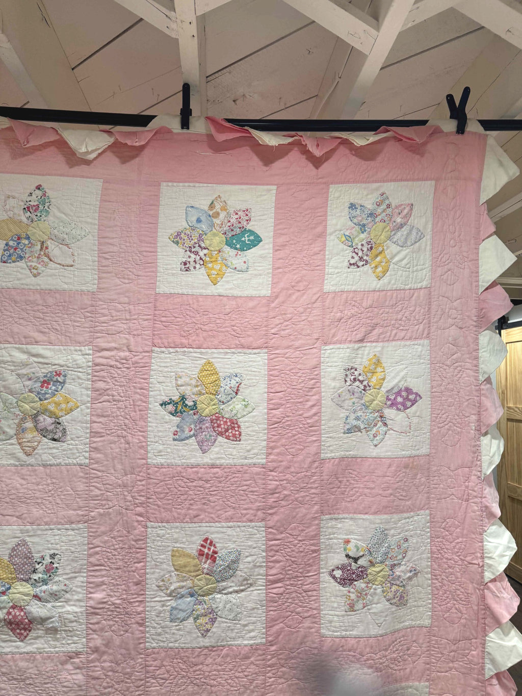 **SOLD Vintage Quilt Friendship Dahlia Variation SOLD**