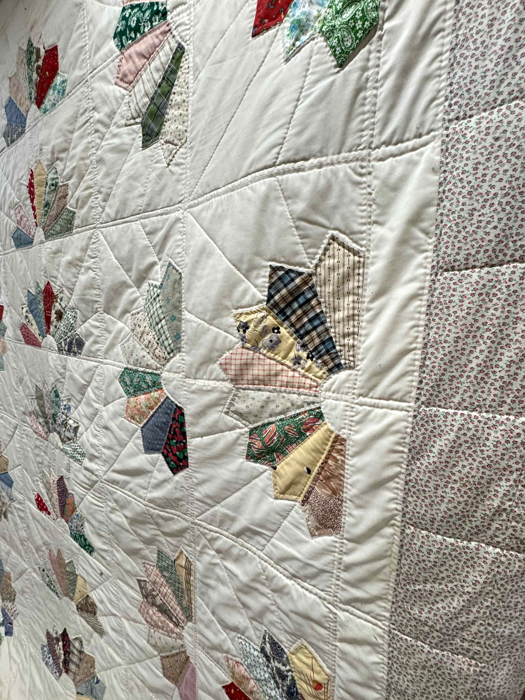 Vintage Quilt Scrappy Dresden Plate Variation
