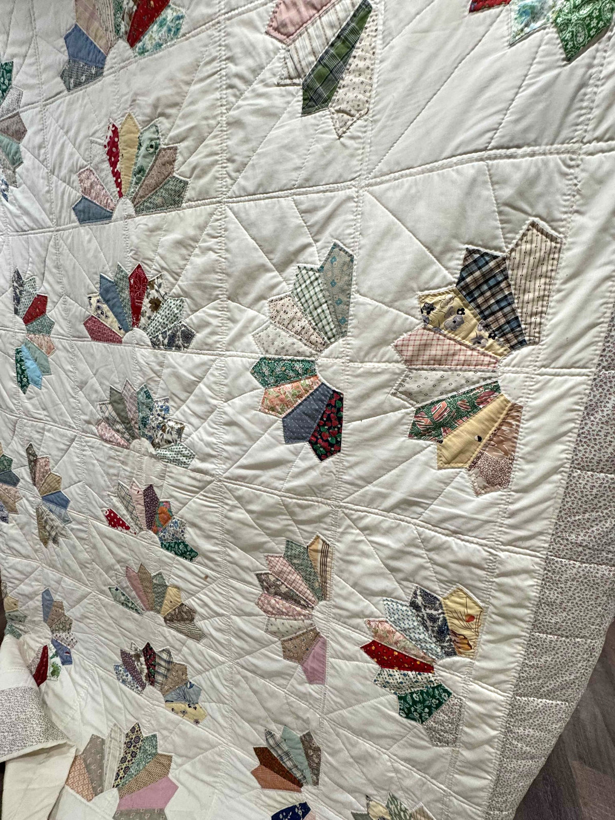 Vintage Quilt Scrappy Dresden Plate Variation