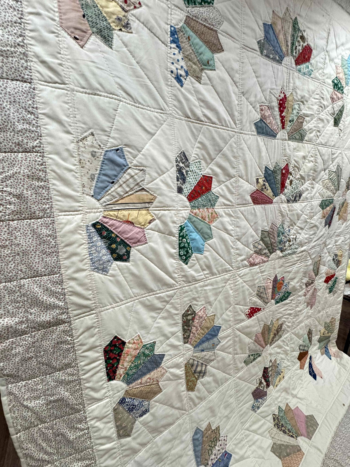 Vintage Quilt Scrappy Dresden Plate Variation