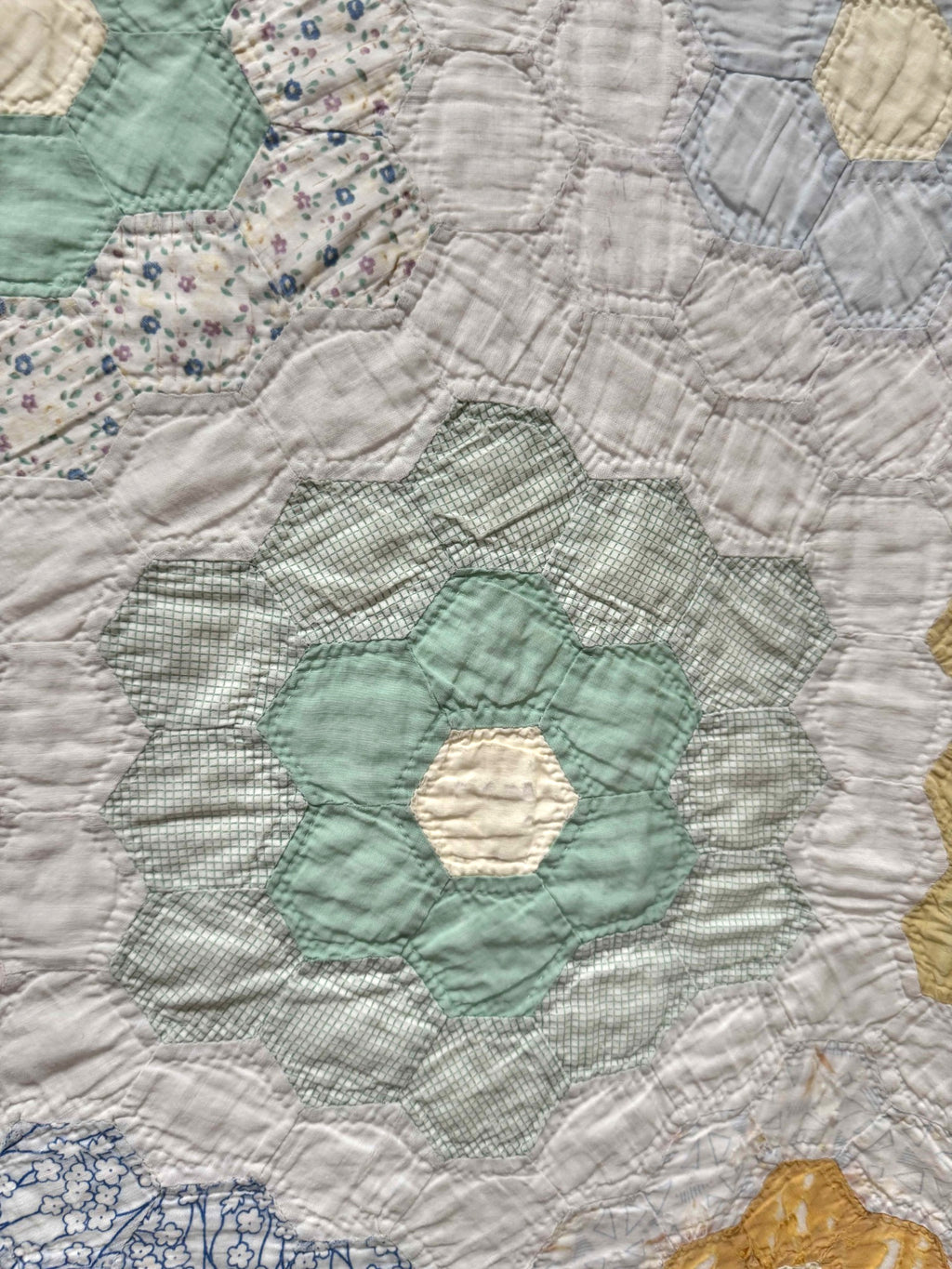 **SOLD Vintage Quilt Grandmother's Flower Garden SOLD**