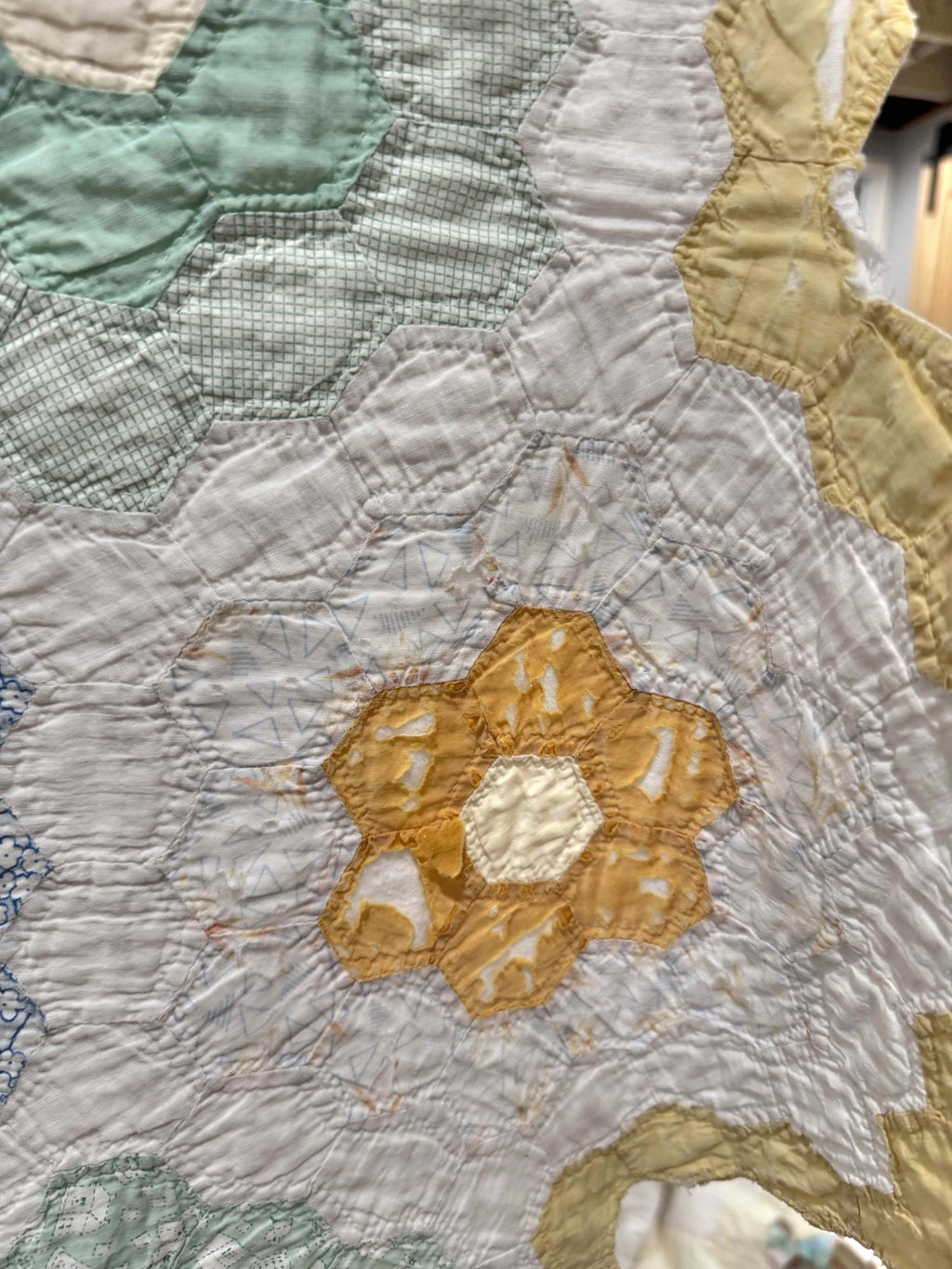 **SOLD Vintage Quilt Grandmother's Flower Garden SOLD**