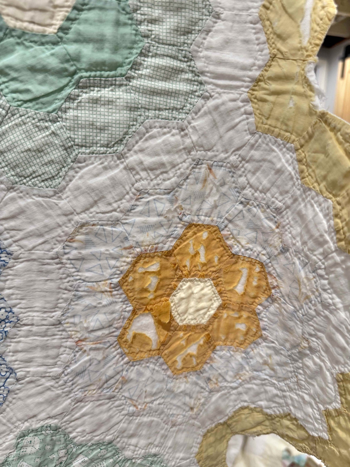 **SOLD Vintage Quilt Grandmother's Flower Garden SOLD**
