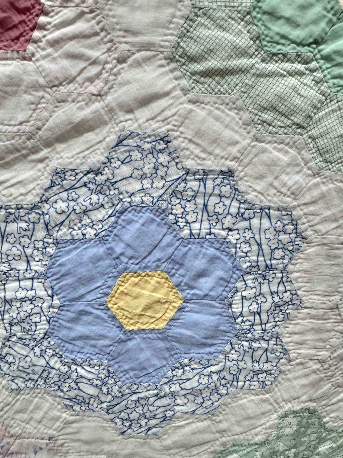 **SOLD Vintage Quilt Grandmother's Flower Garden SOLD**