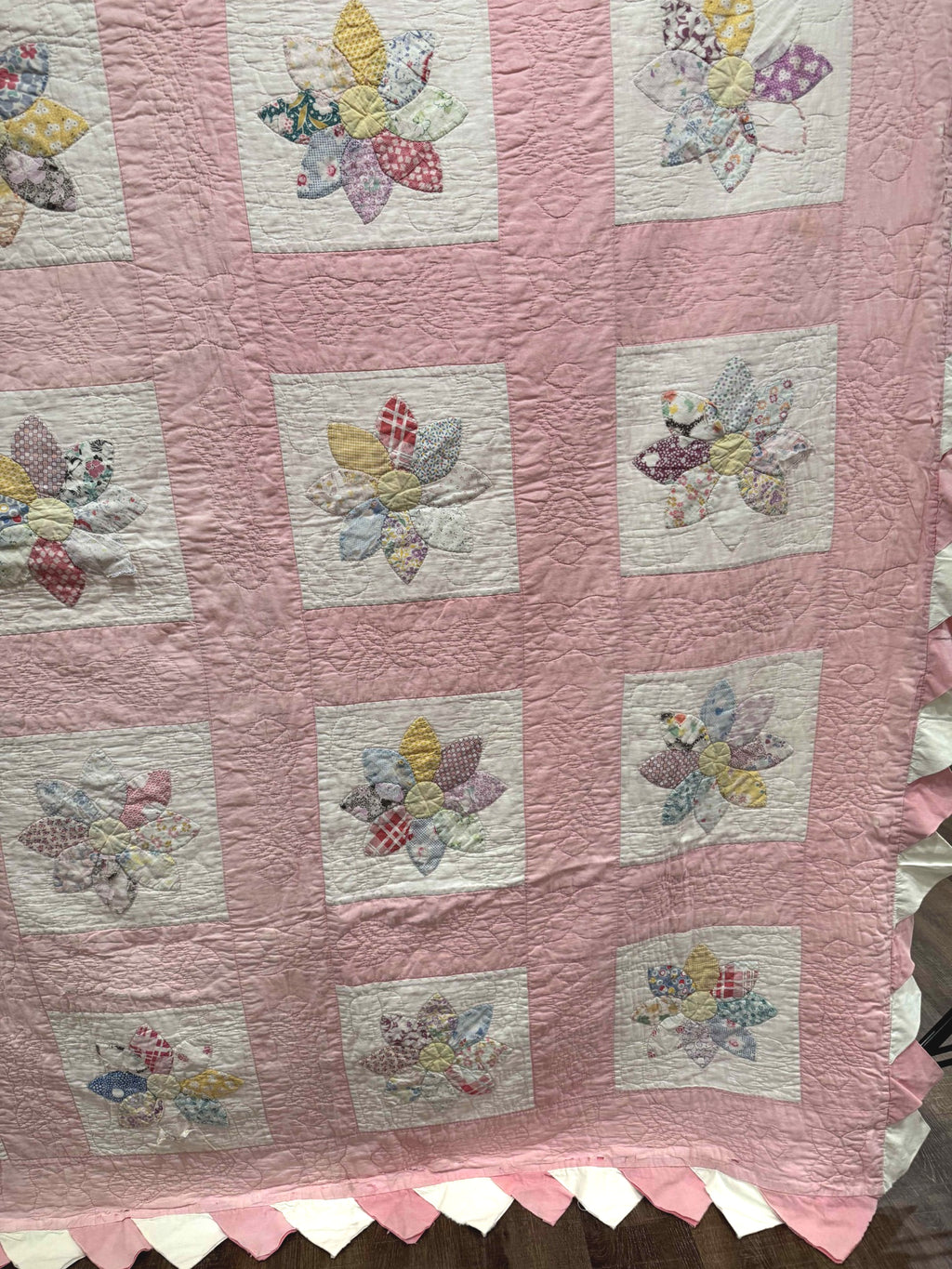 **SOLD Vintage Quilt Friendship Dahlia Variation SOLD**