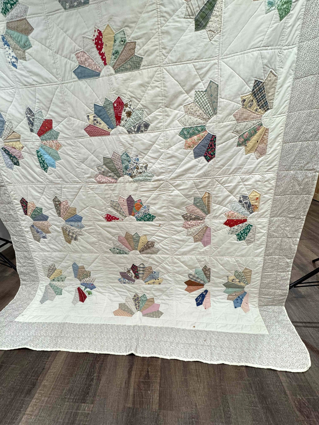 Vintage Quilt Scrappy Dresden Plate Variation