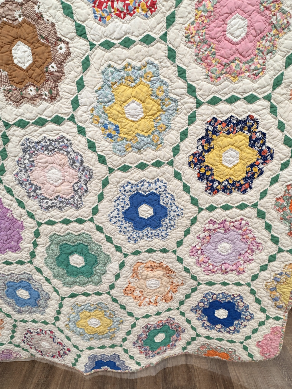 **SOLD Vintage Quilt Grandmother's Flower Garden with Green Lattice SOLD**
