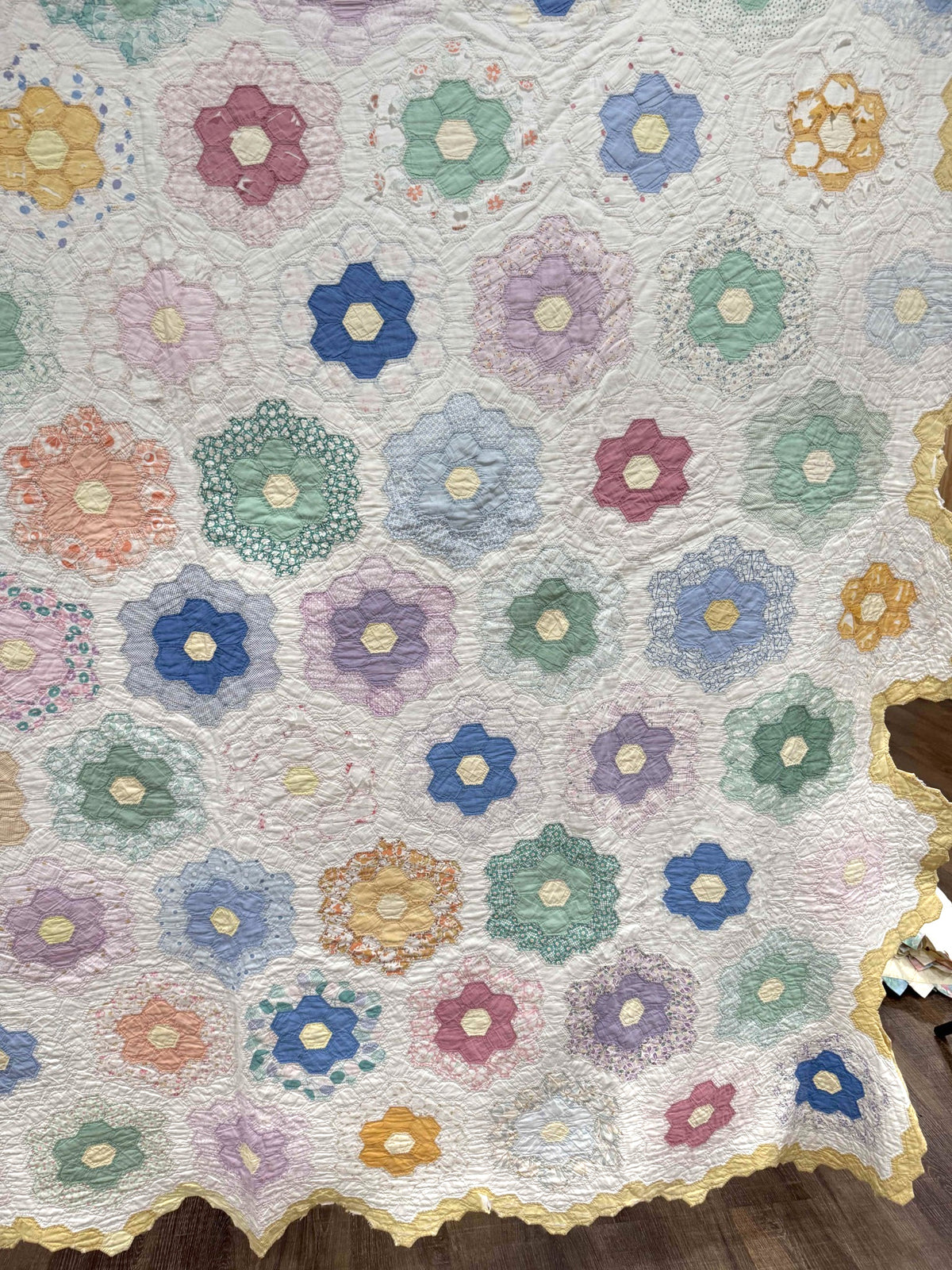 **SOLD Vintage Quilt Grandmother's Flower Garden SOLD**