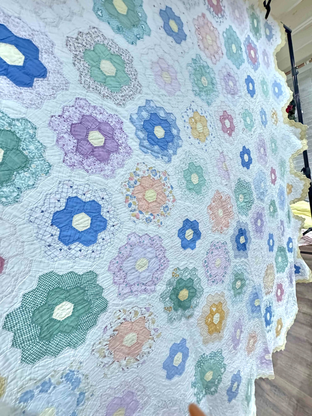 **SOLD Vintage Quilt Grandmother's Flower Garden SOLD**