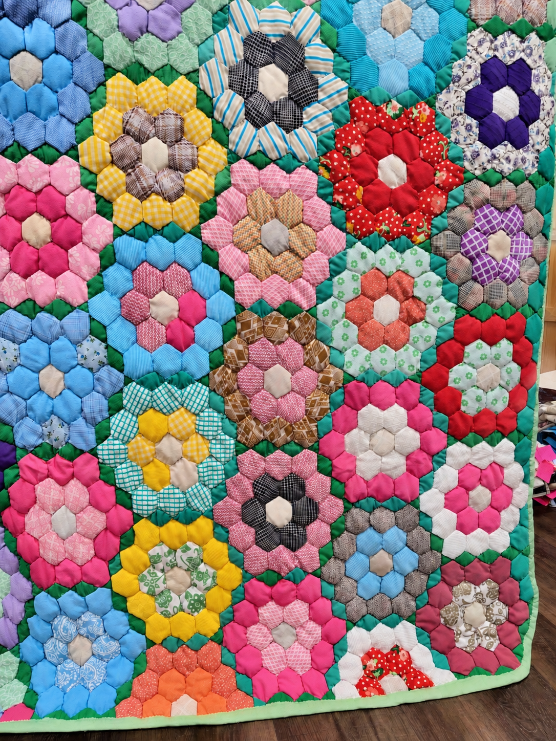 Vintage Quilt Polyester Grandmother's Flower Garden