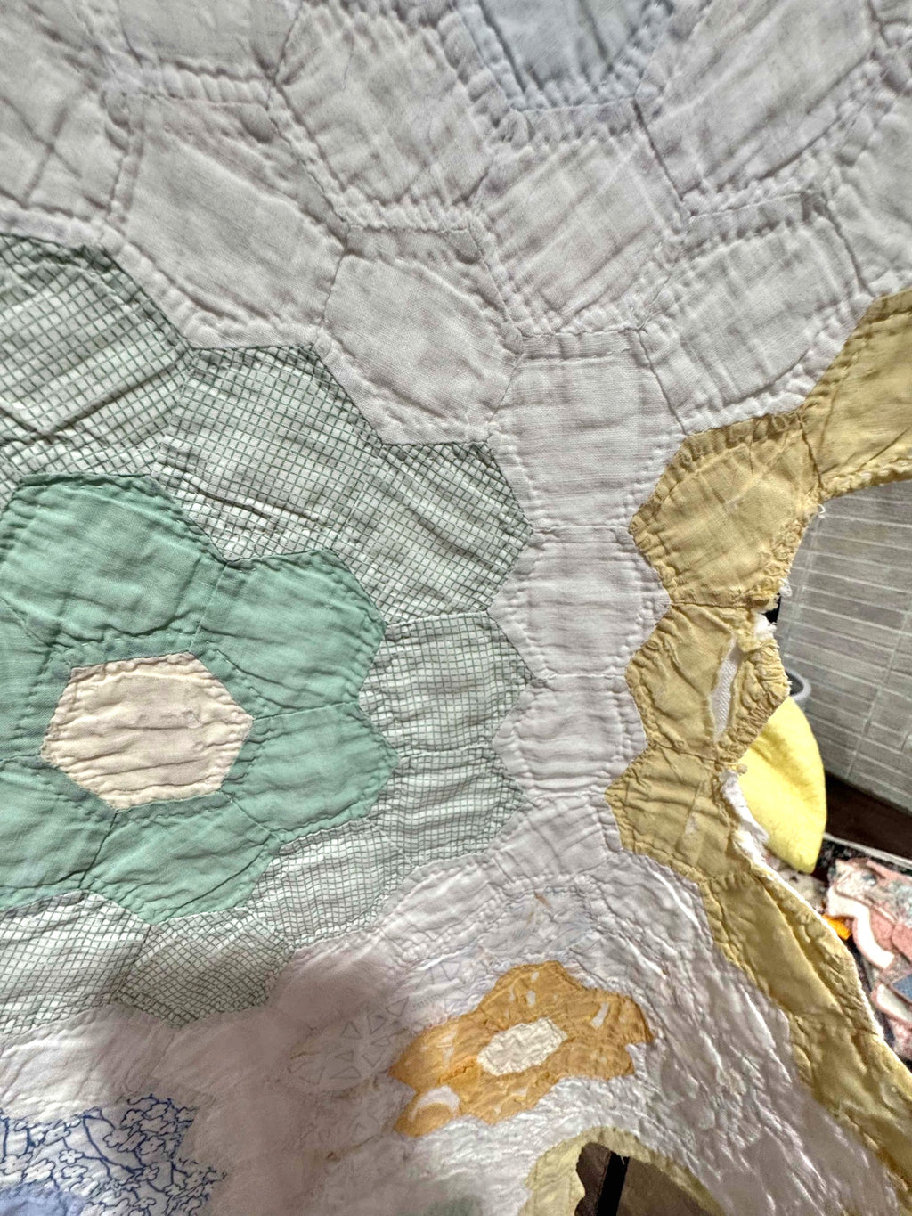 **SOLD Vintage Quilt Grandmother's Flower Garden SOLD**