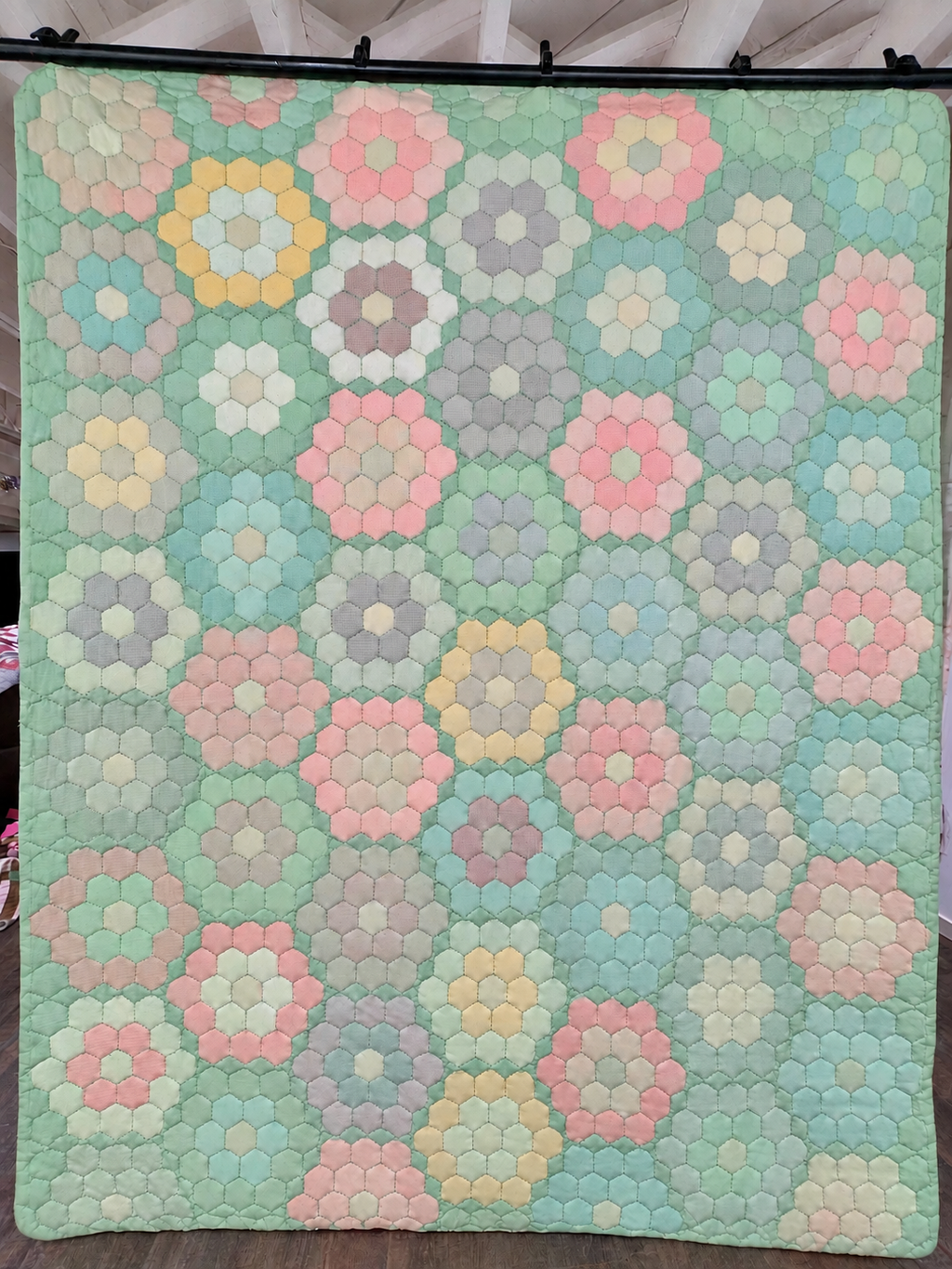 Vintage Quilt Polyester Grandmother's Flower Garden