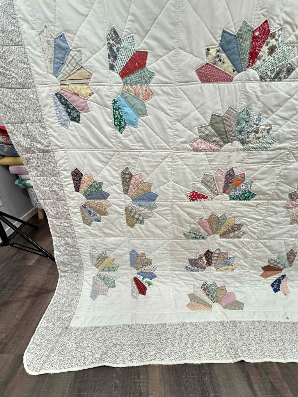 Vintage Quilt Scrappy Dresden Plate Variation