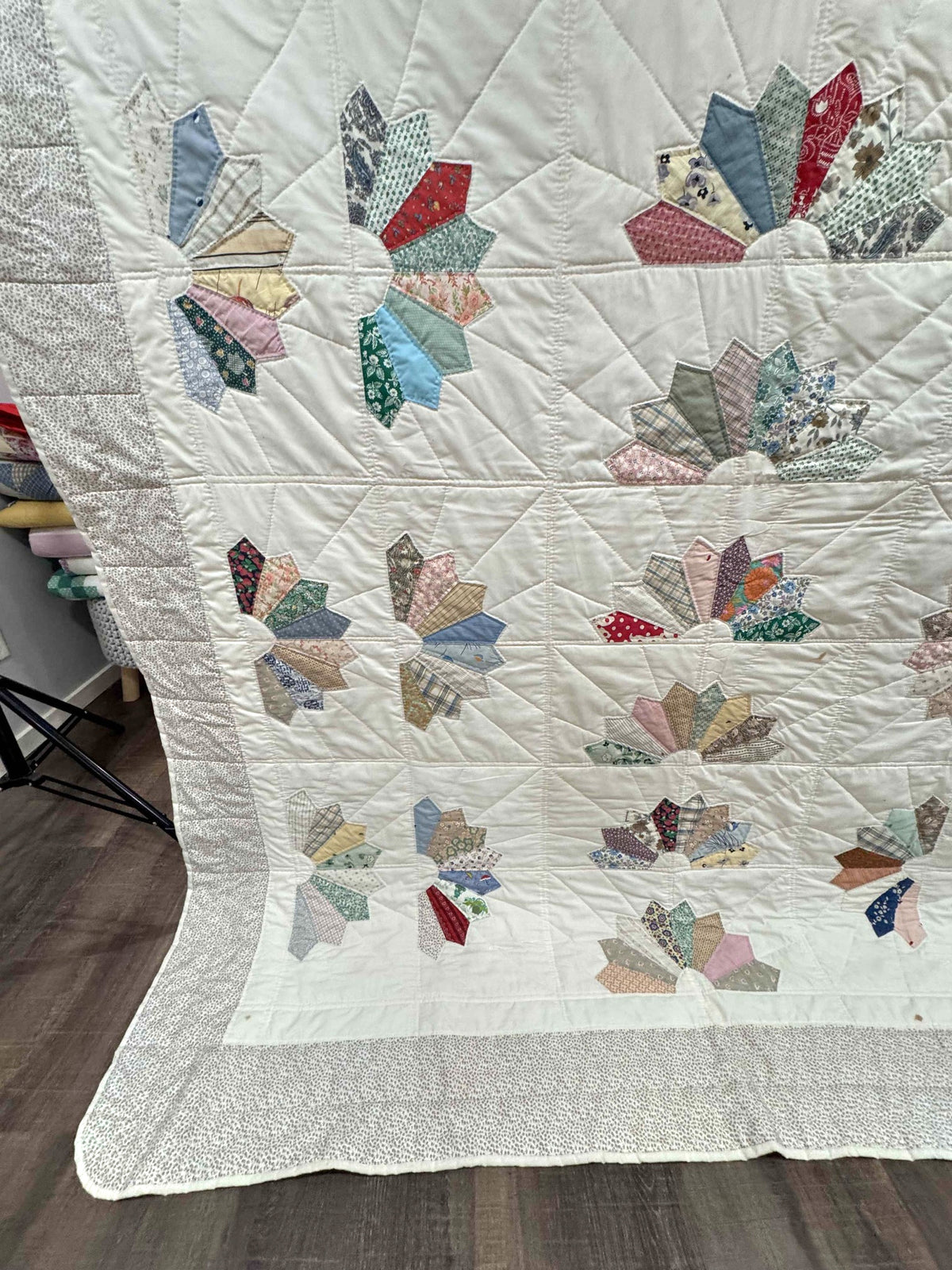 Vintage Quilt Scrappy Dresden Plate Variation