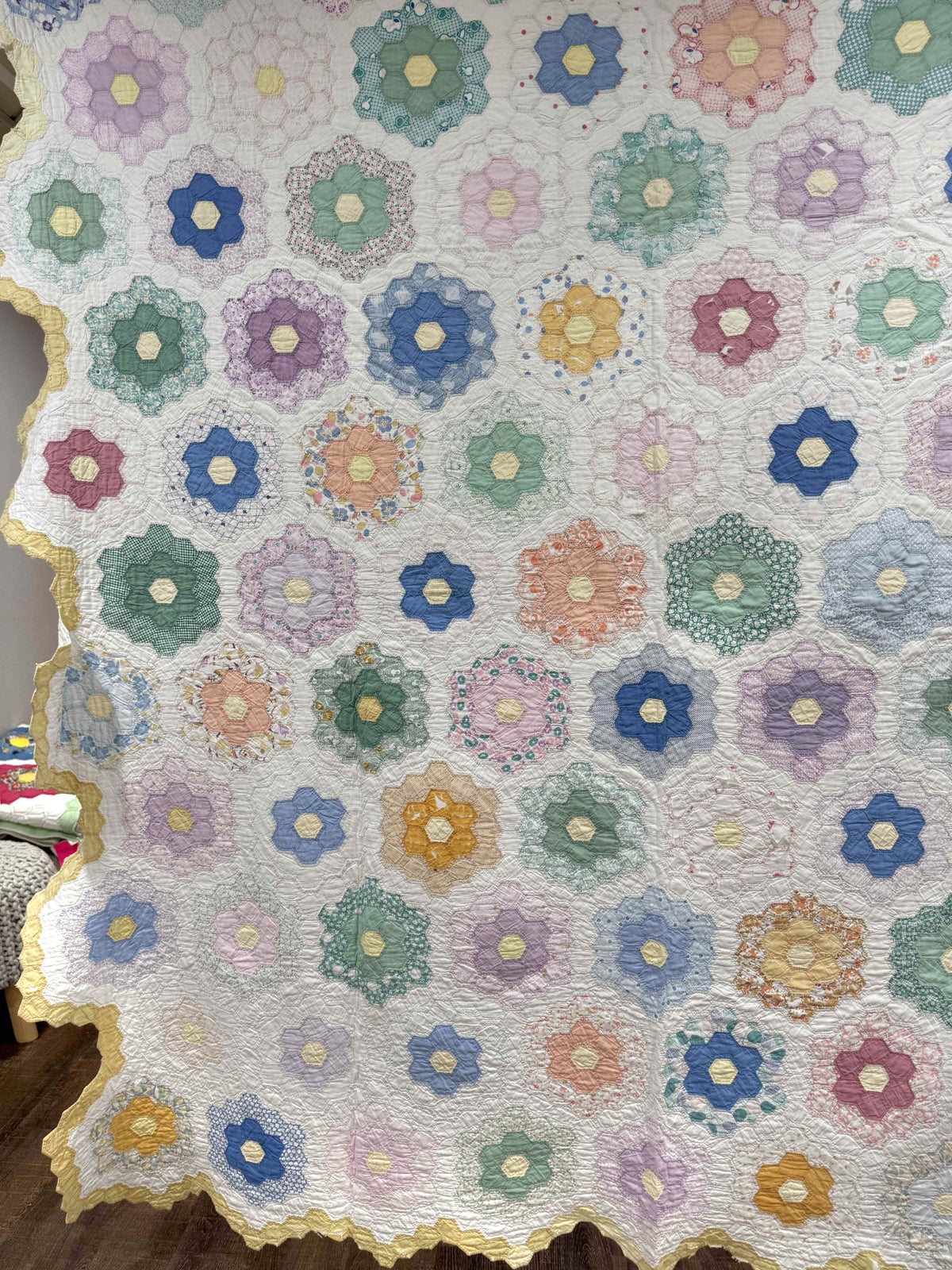 **SOLD Vintage Quilt Grandmother's Flower Garden SOLD**