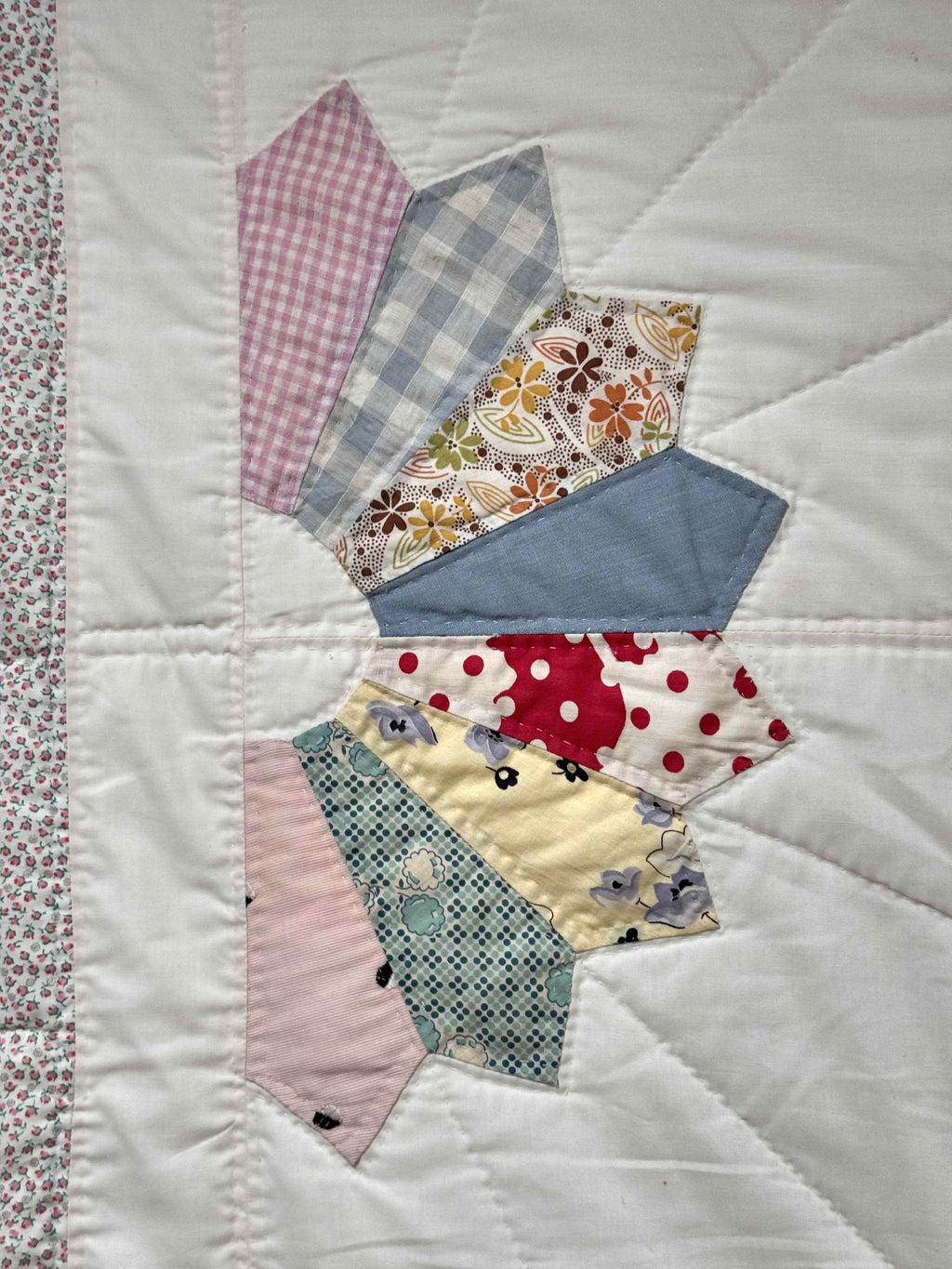 Vintage Quilt Scrappy Dresden Plate Variation