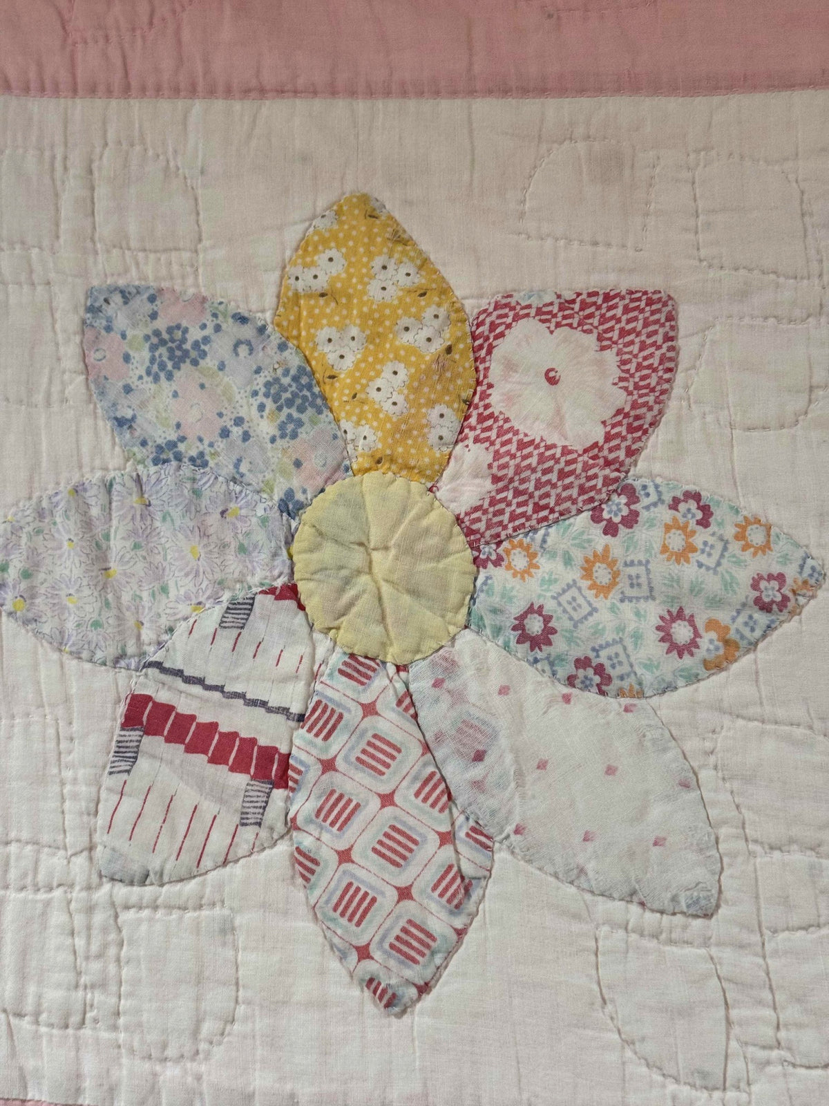 **SOLD Vintage Quilt Friendship Dahlia Variation SOLD**