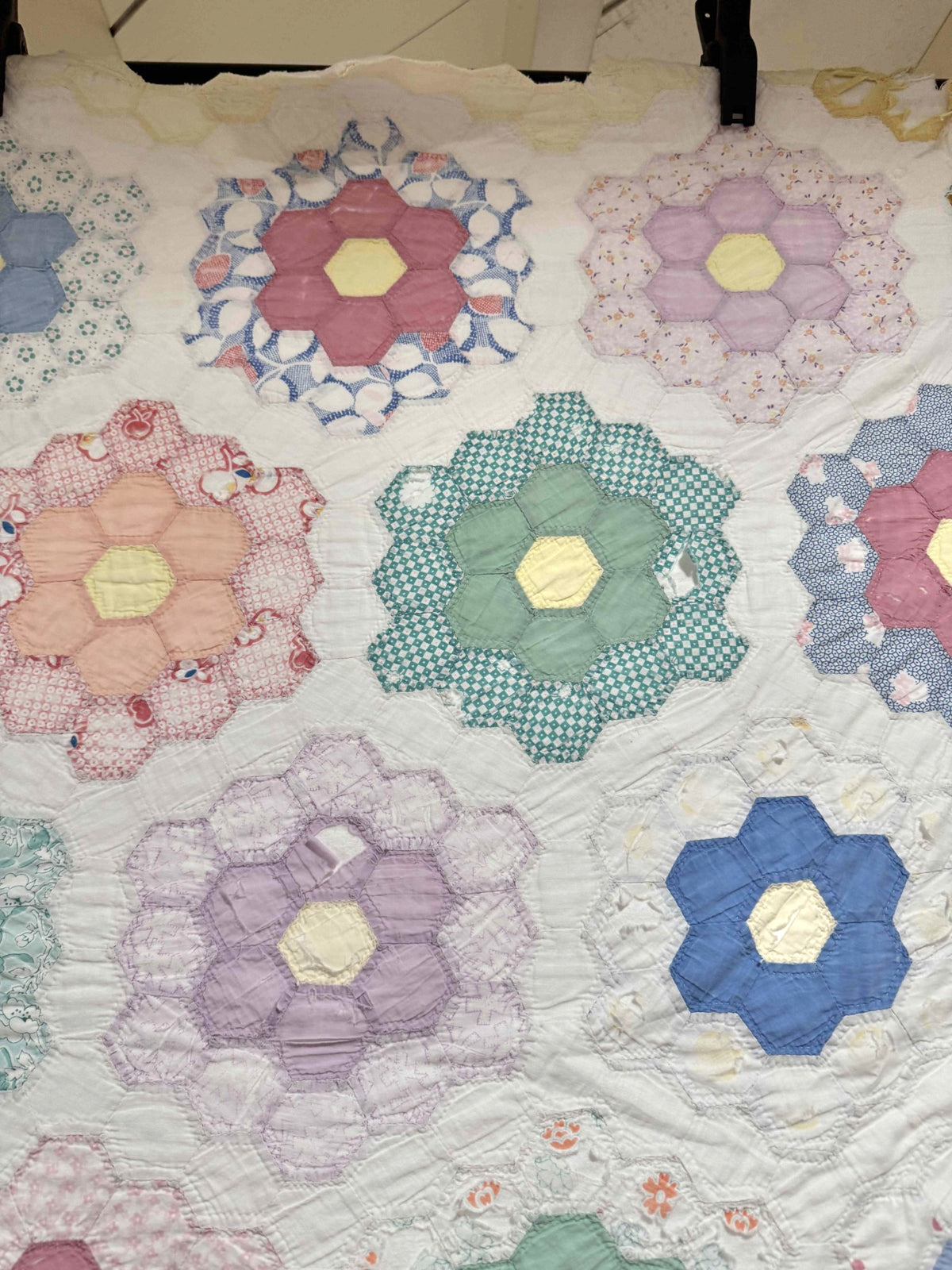 **SOLD Vintage Quilt Grandmother's Flower Garden SOLD**