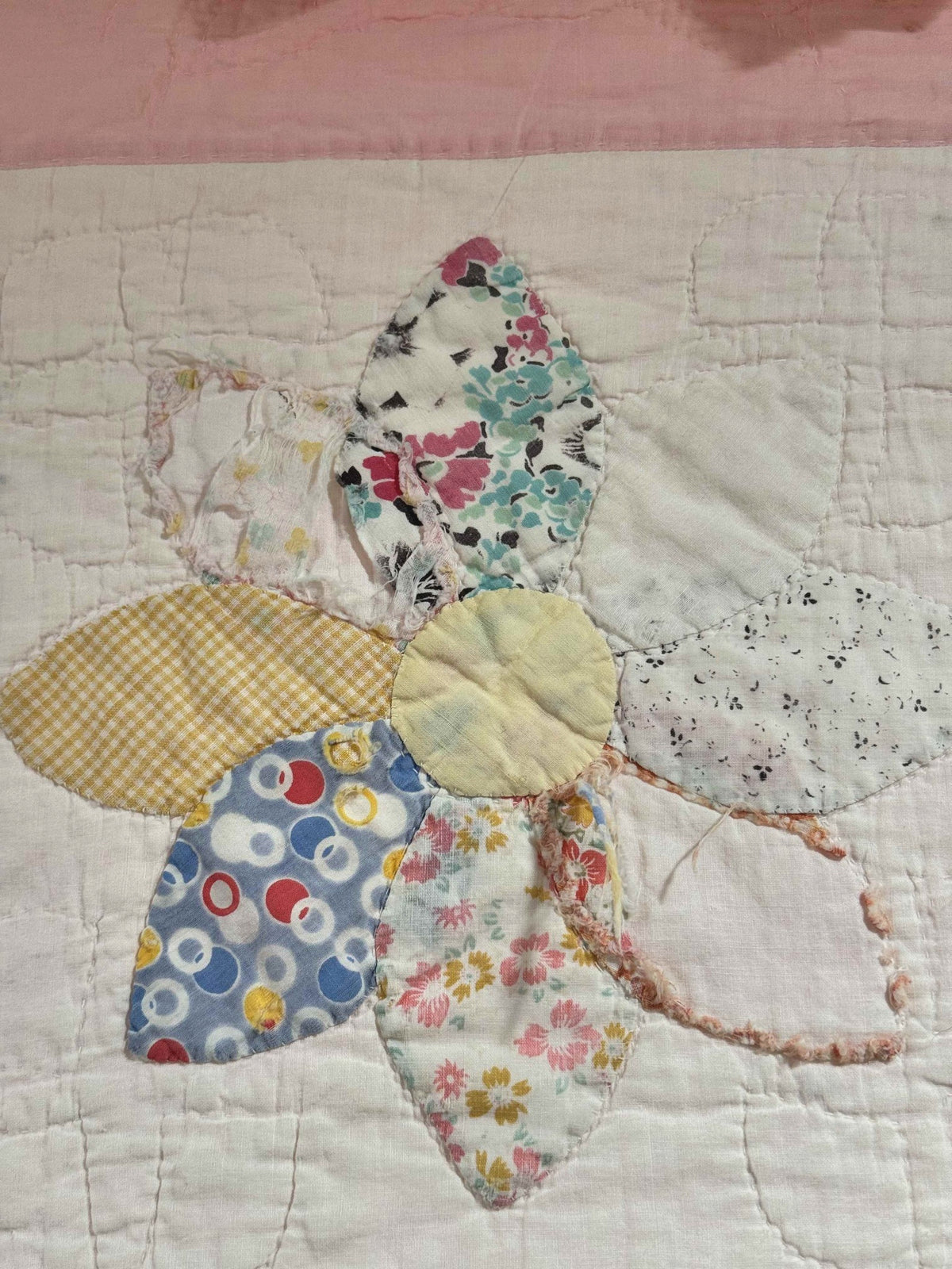 **SOLD Vintage Quilt Friendship Dahlia Variation SOLD**