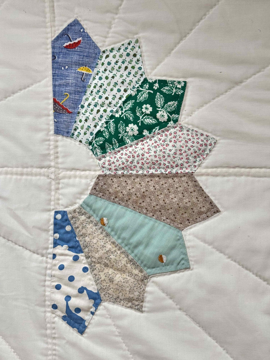 Vintage Quilt Scrappy Dresden Plate Variation
