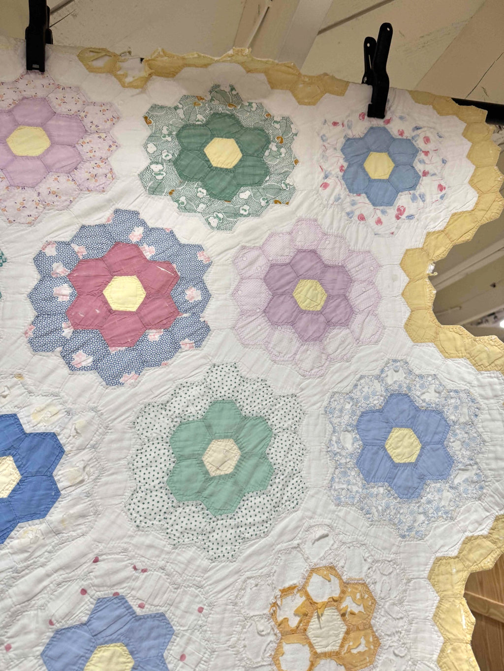 **SOLD Vintage Quilt Grandmother's Flower Garden SOLD**
