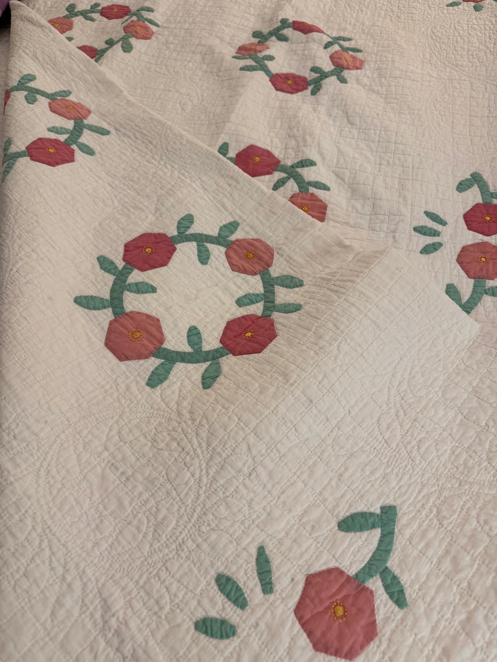 Vintage Sweet Pink Rose Applique Quilt