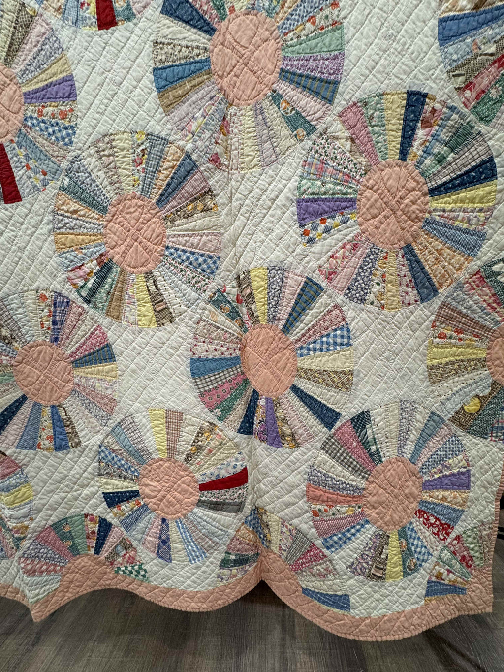 Vintage Quilt Dresden Plate
