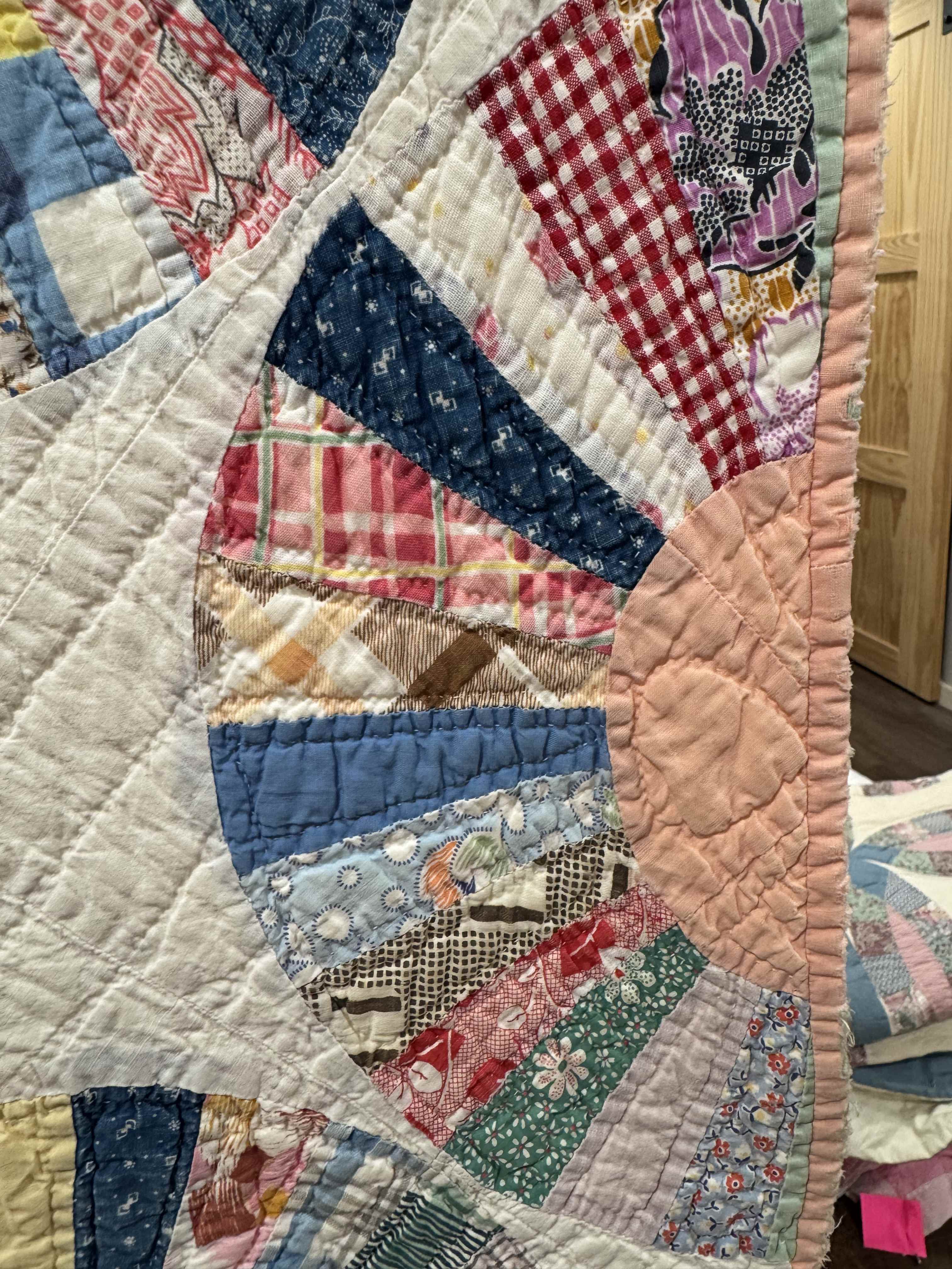 Vintage Quilt Dresden Plate