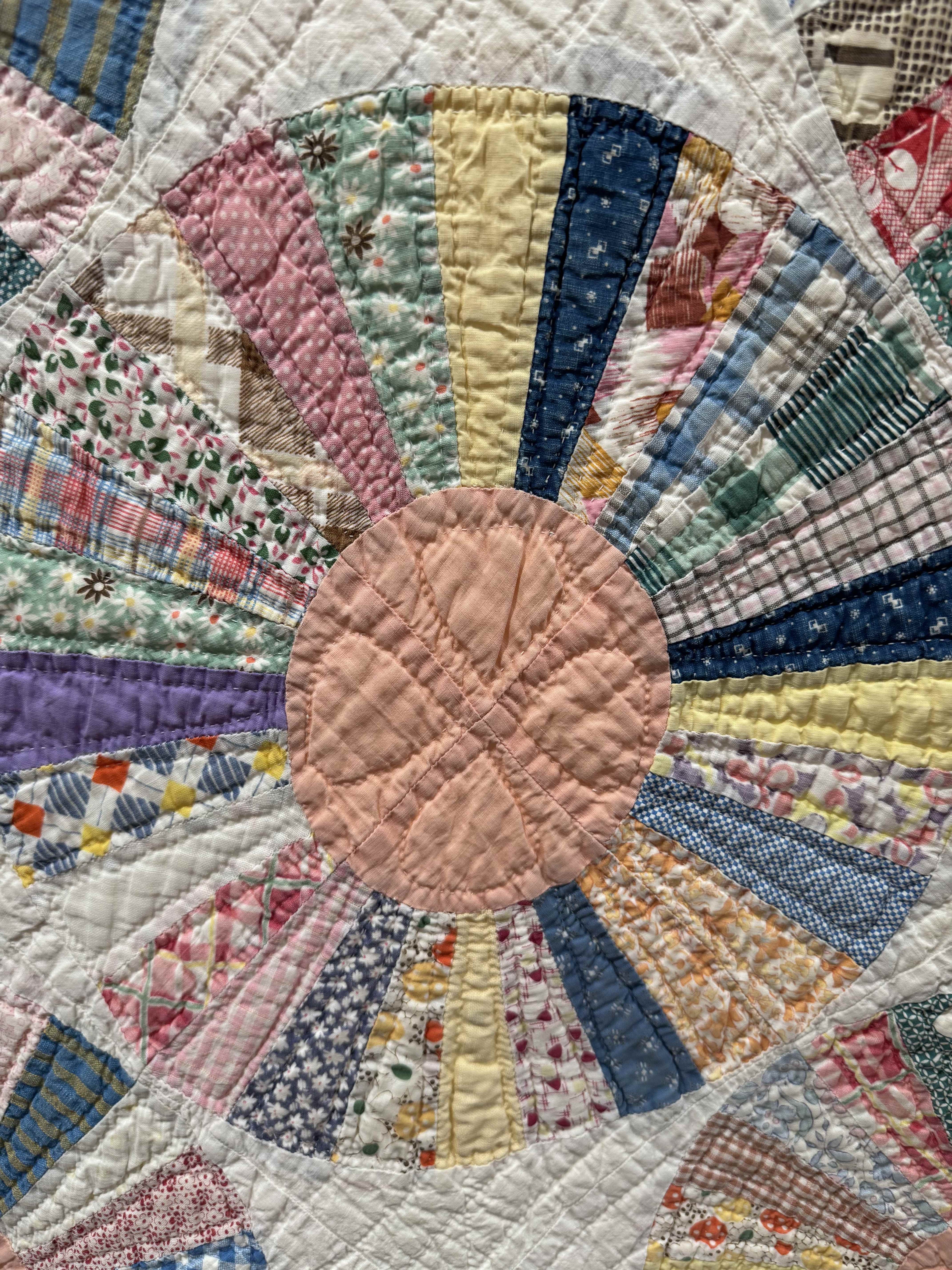 Vintage Quilt Dresden Plate