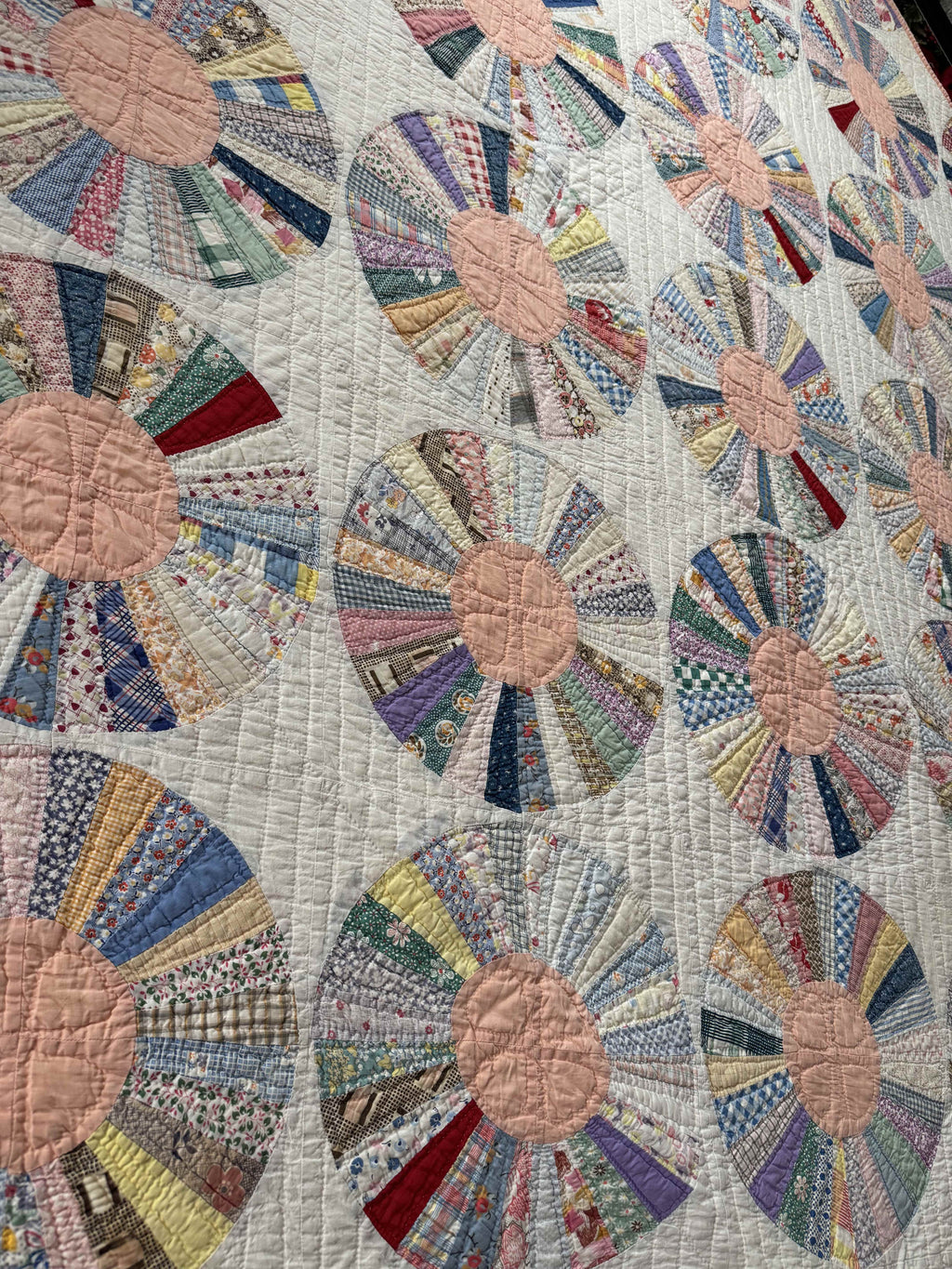 Vintage Quilt Dresden Plate