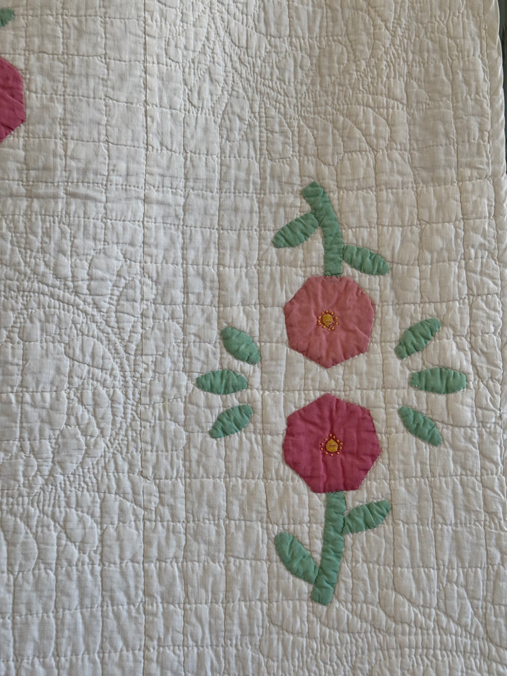 Vintage Sweet Pink Rose Applique Quilt