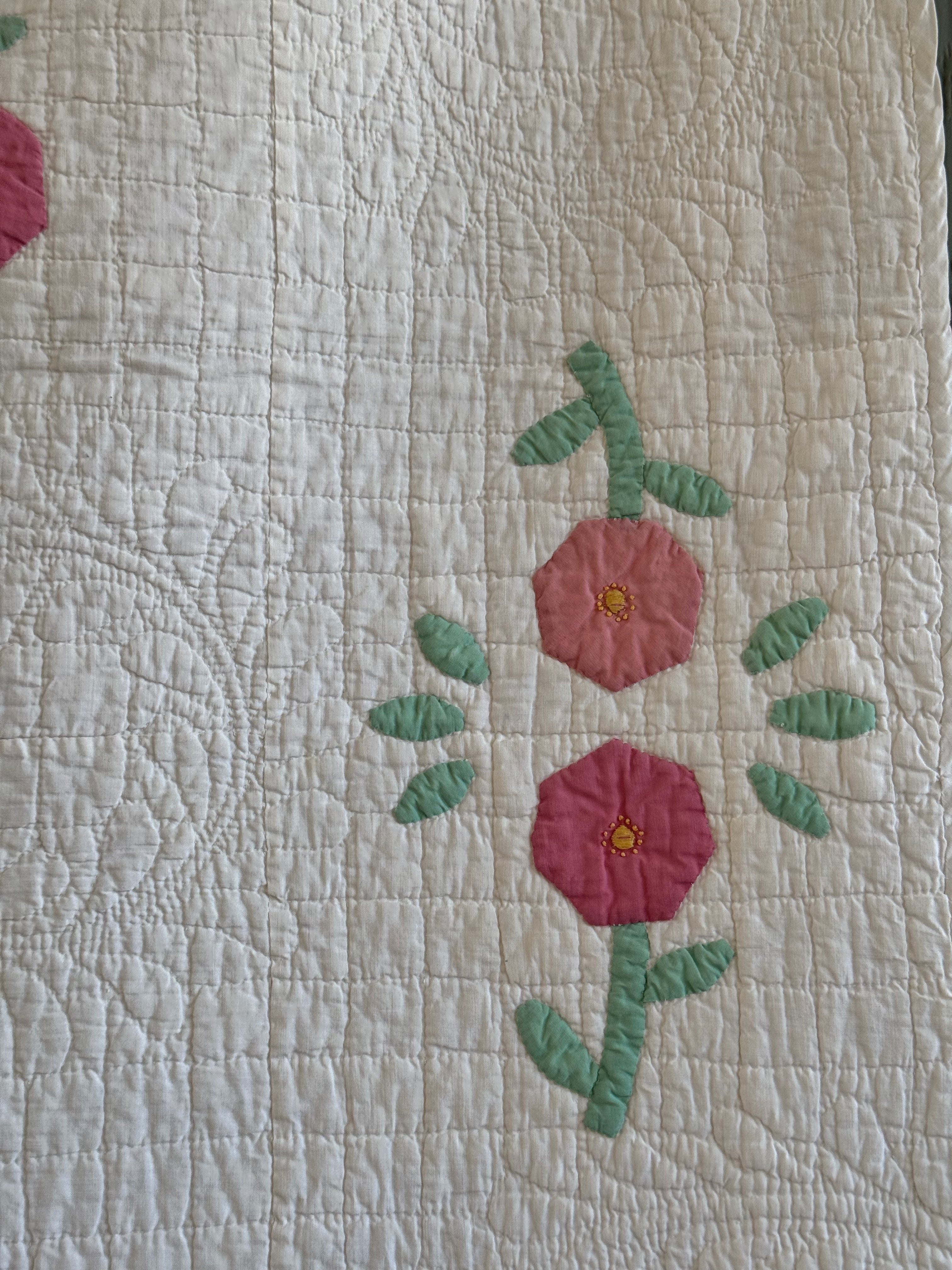 Vintage Sweet Pink Rose Applique Quilt