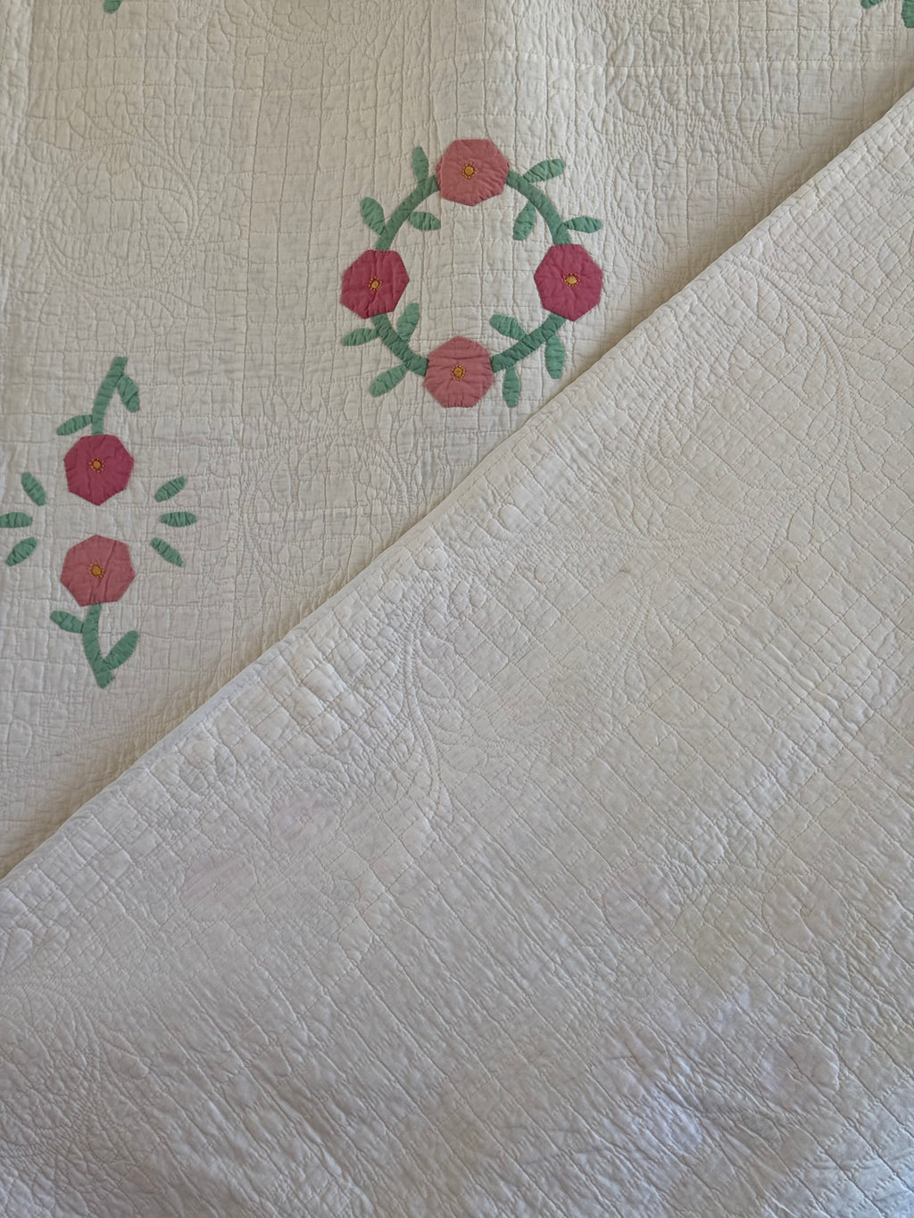 Vintage Sweet Pink Rose Applique Quilt