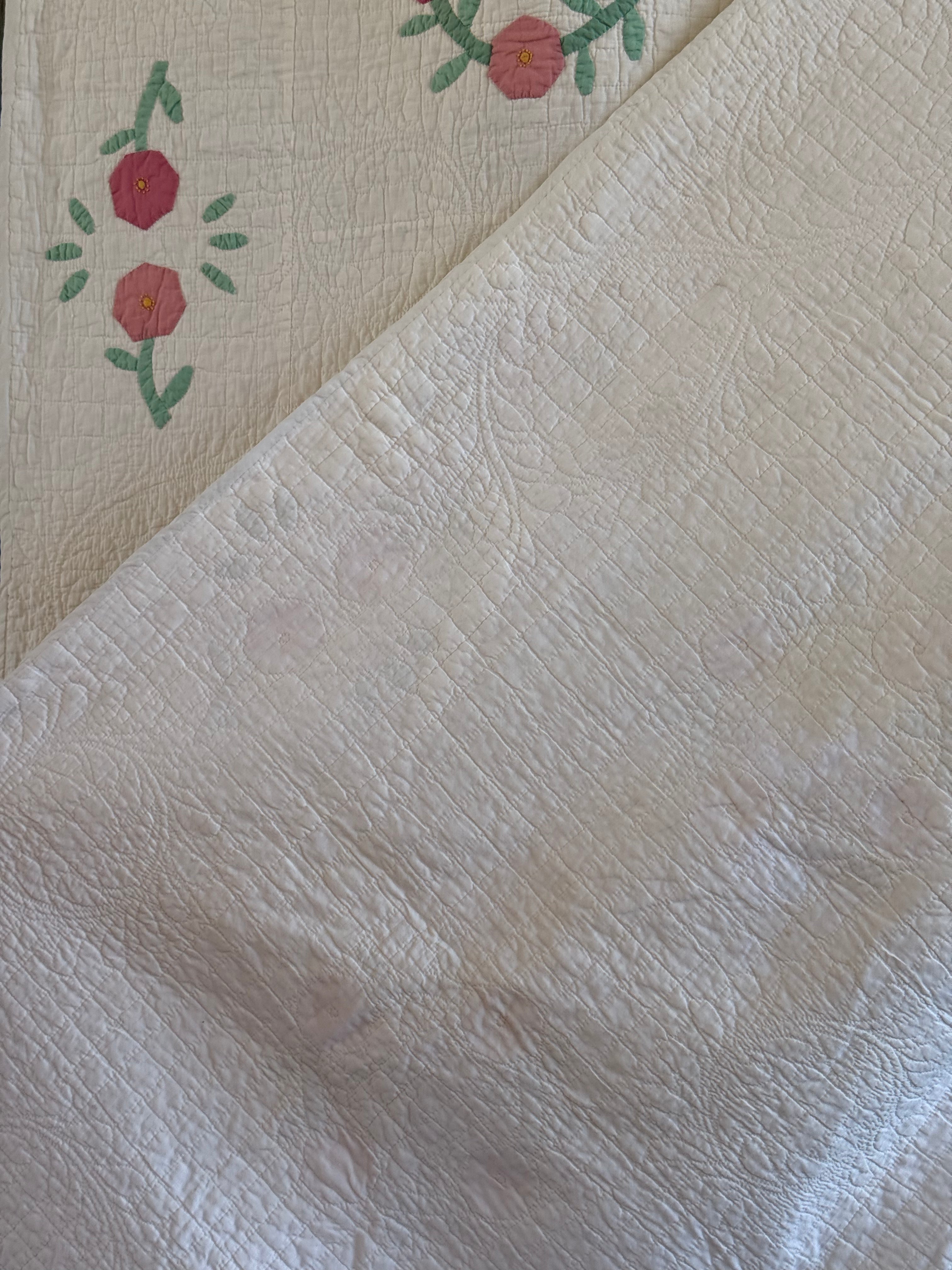 Vintage Sweet Pink Rose Applique Quilt