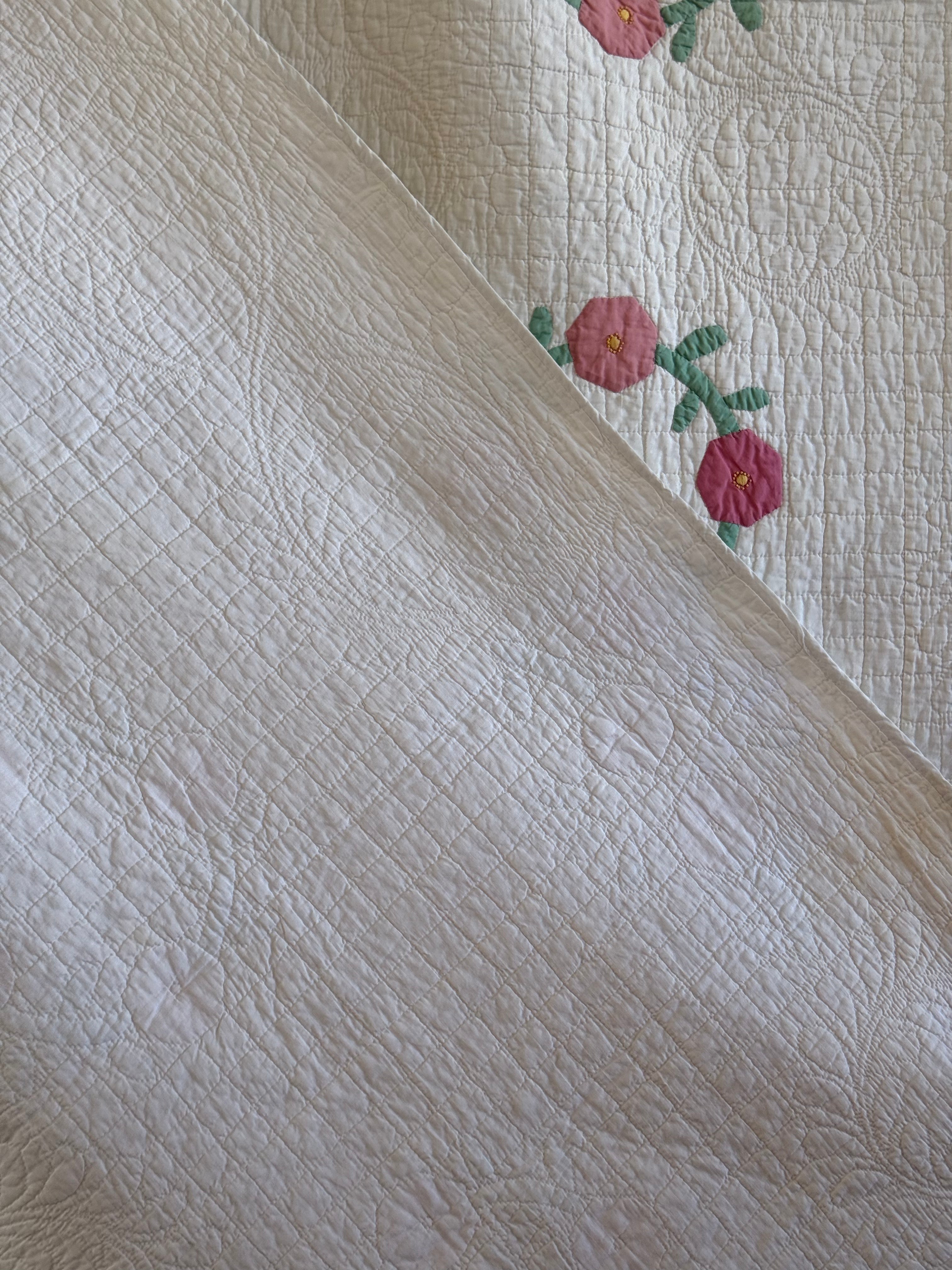 Vintage Sweet Pink Rose Applique Quilt