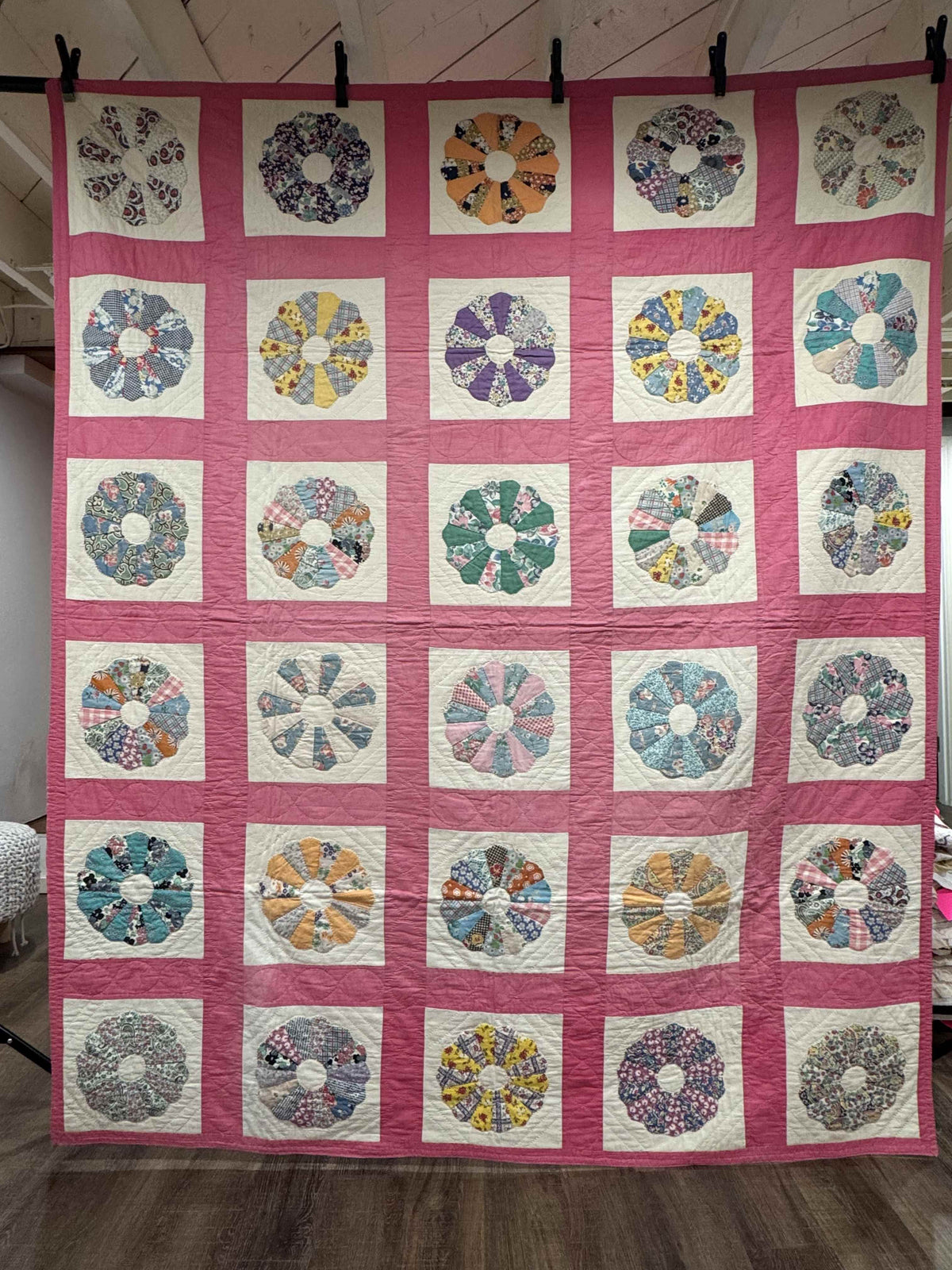Vintage Quilt Dresden Plate