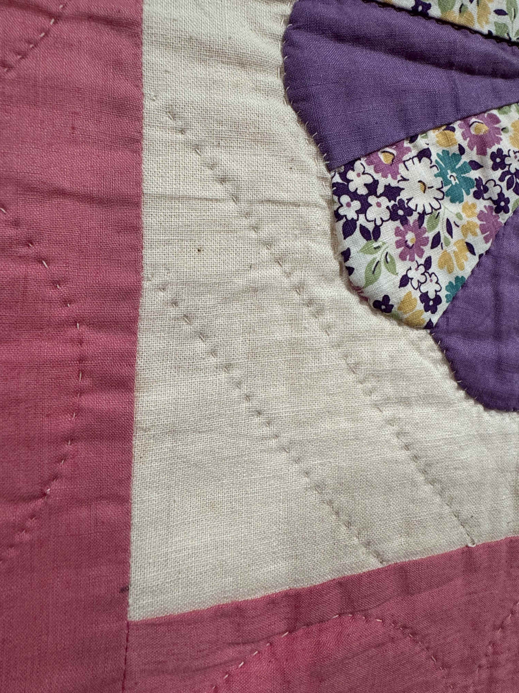 Vintage Quilt Dresden Plate