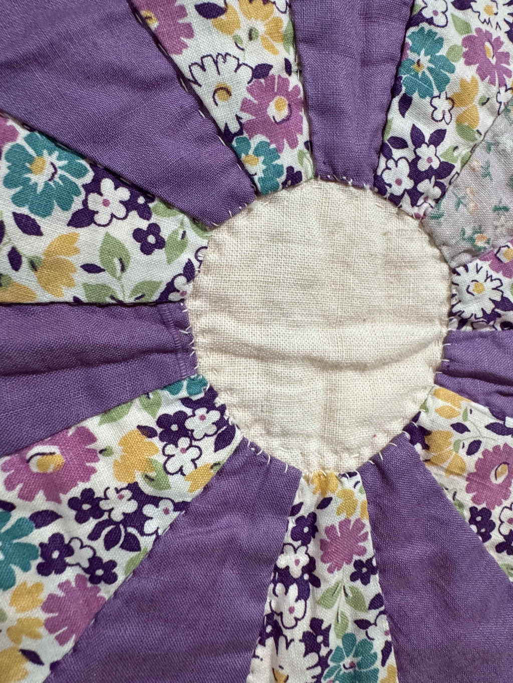 Vintage Quilt Dresden Plate
