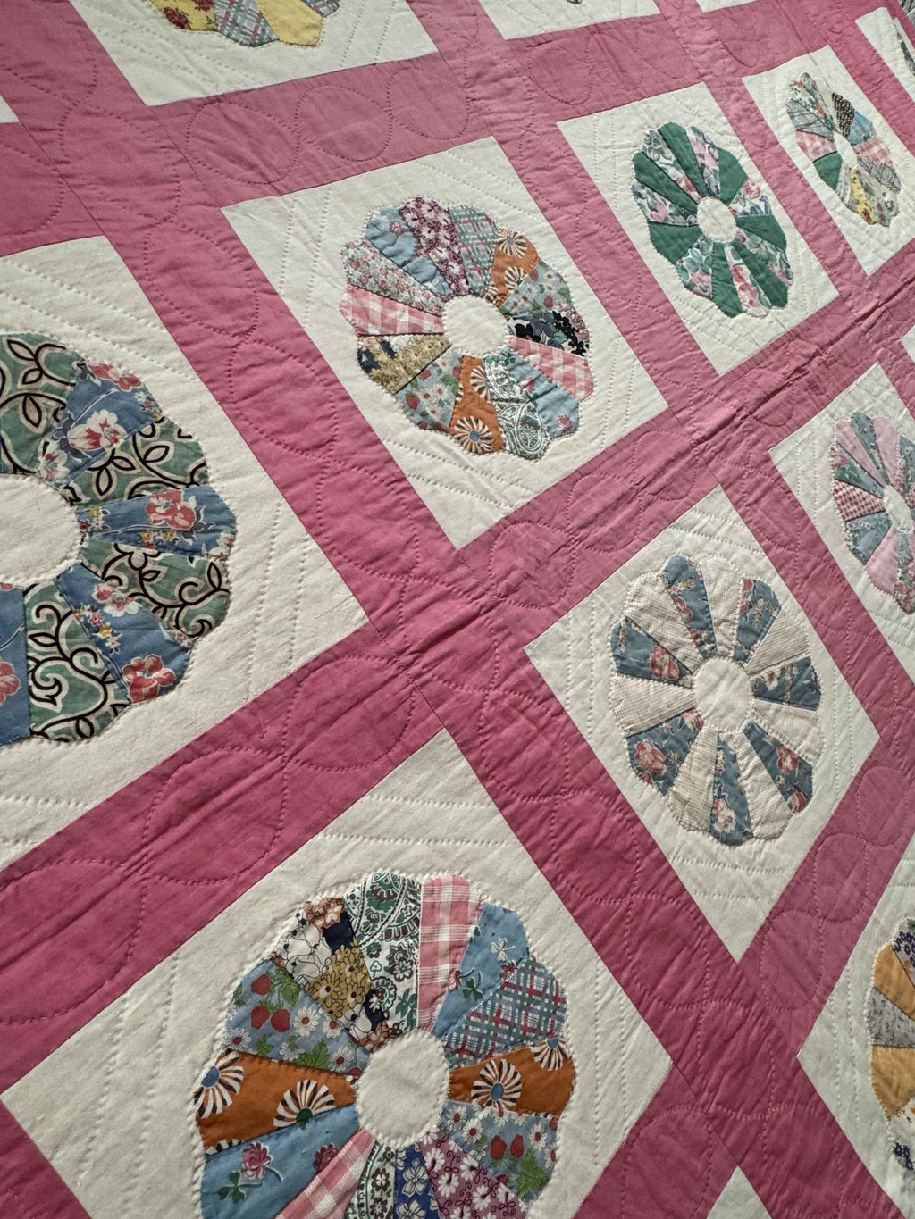 Vintage Quilt Dresden Plate