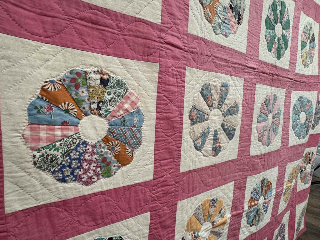 Vintage Quilt Dresden Plate