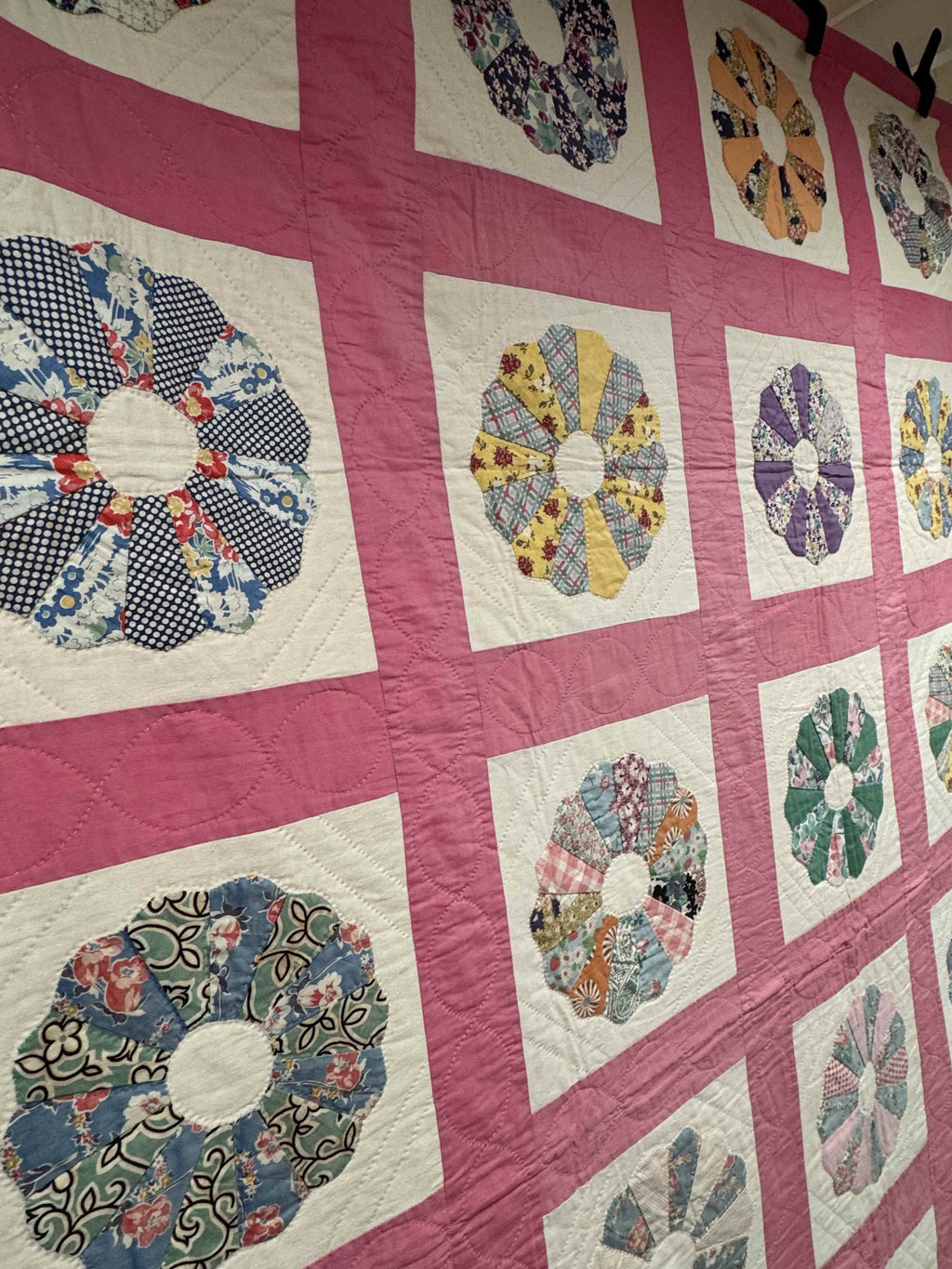 Vintage Quilt Dresden Plate