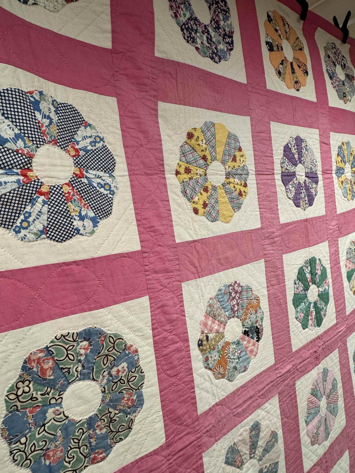 Vintage Quilt Dresden Plate