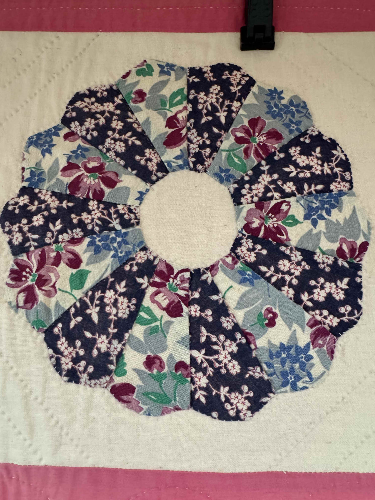 Vintage Quilt Dresden Plate