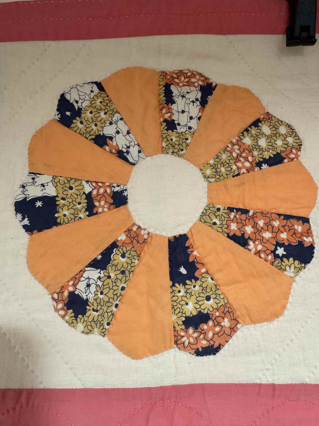 Vintage Quilt Dresden Plate