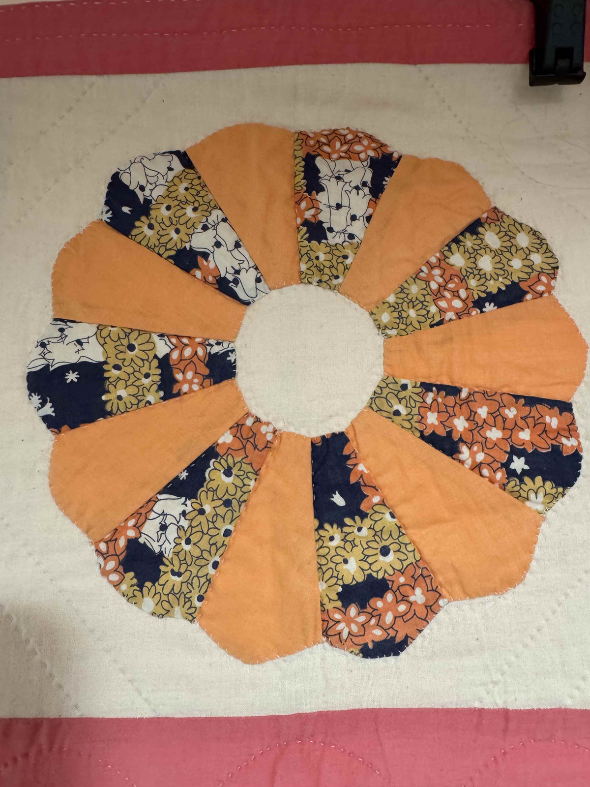 Vintage Quilt Dresden Plate